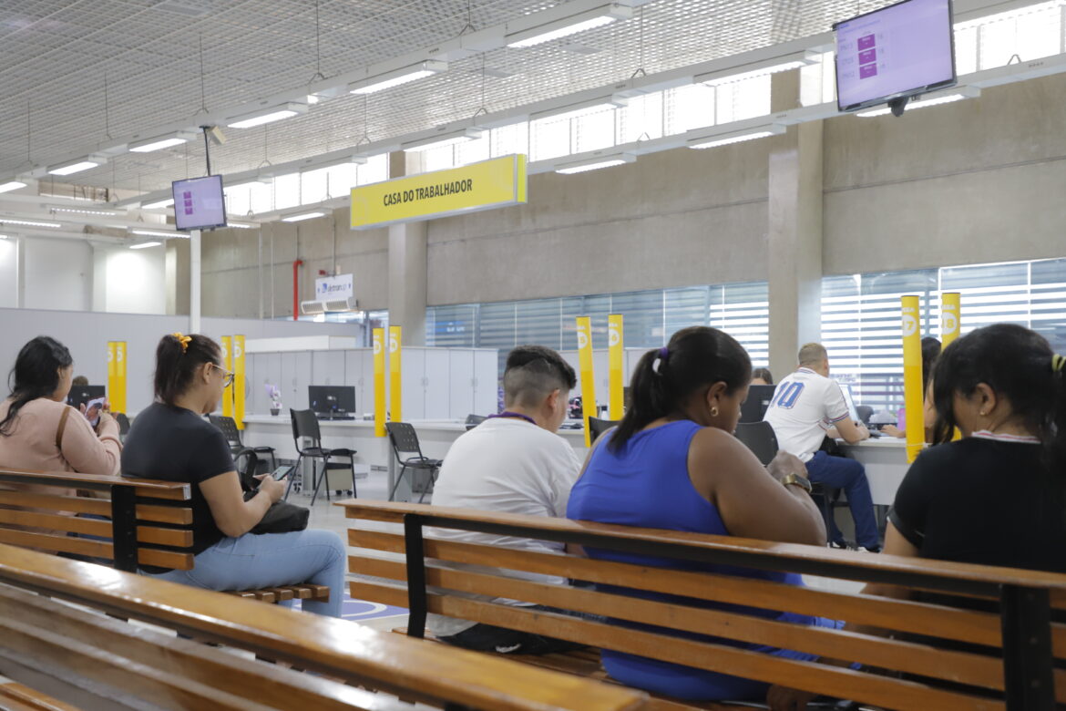 Vagas abertas em Barueri para Auxiliar de Logística; salário de R$ 1.908 e benefícios