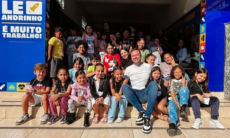 Vereador Leandrinho Dantas leva 70 crianças para sessão de cinema em Barueri