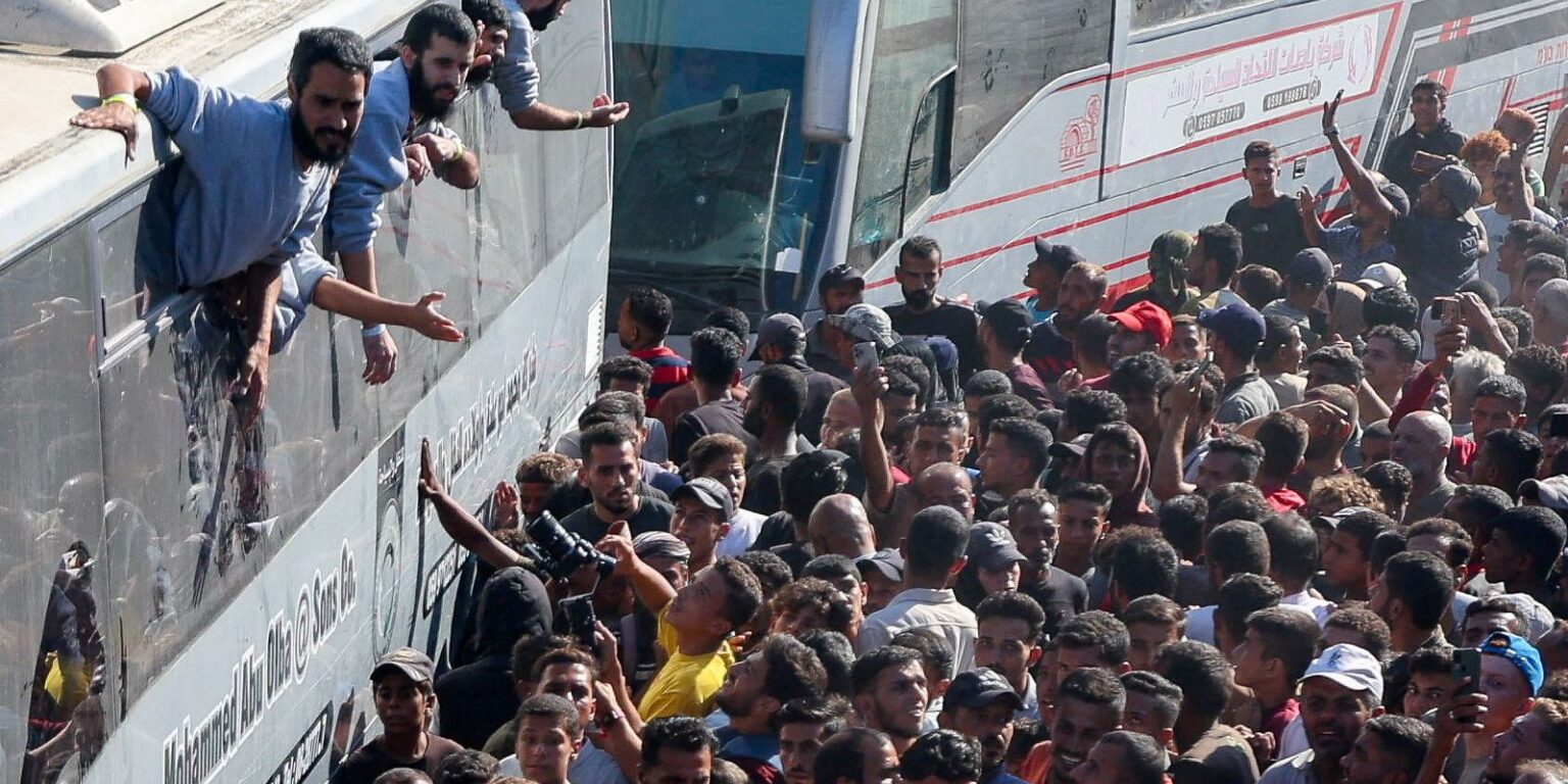 Israel começa a libertar presos palestinos