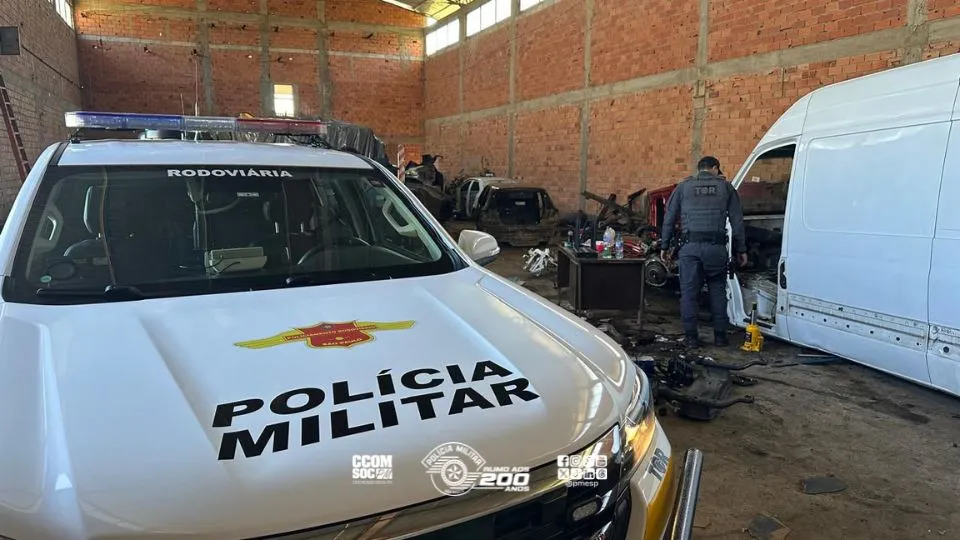 Polícia desmantela desmanche clandestino com nove veículos roubados em Santana de Parnaíba