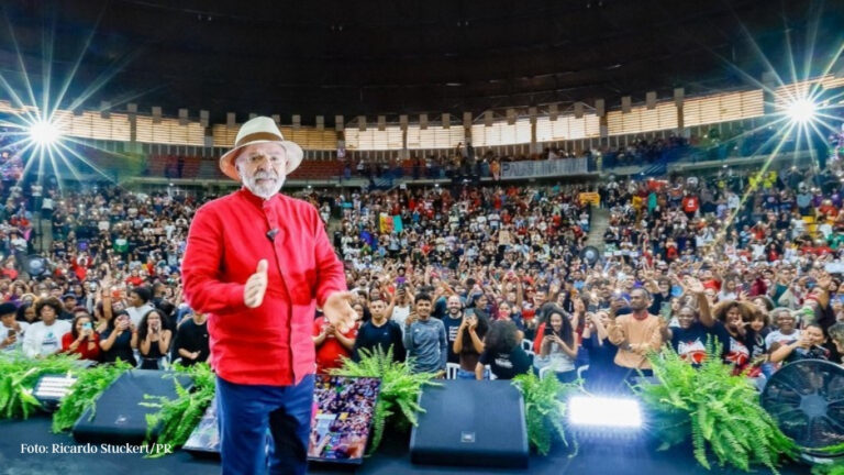 Lula anuncia investimento de R$ 108 milhões para cursinhos populares e reforça educação como base do futuro