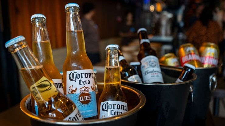 Consumo de cerveja recua no Brasil e varejo amplia aposta em bebidas sem álcool