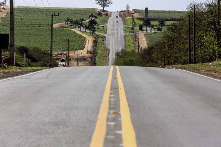 Secretária de Infraestrutura vistoria obras viárias em Guararema e Mairiporã