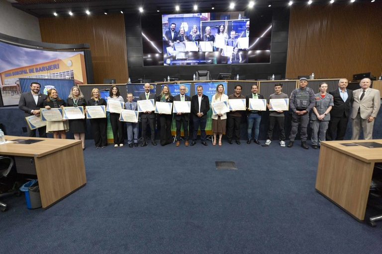 Câmara de Barueri homenageia Rotary pelos 121 anos e destaca atuação social na região