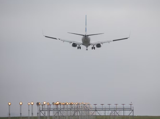Aeroporto de Guarulhos passa por vistoria após denúncia de explosivo em ônibus; nada foi encontrado