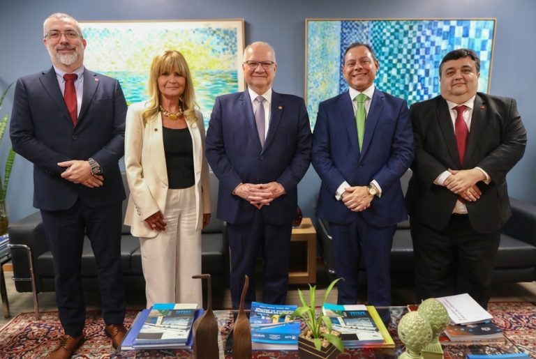 Instituto dos Advogados Brasileiros entrega proposta de reforma da Lei da Magistratura