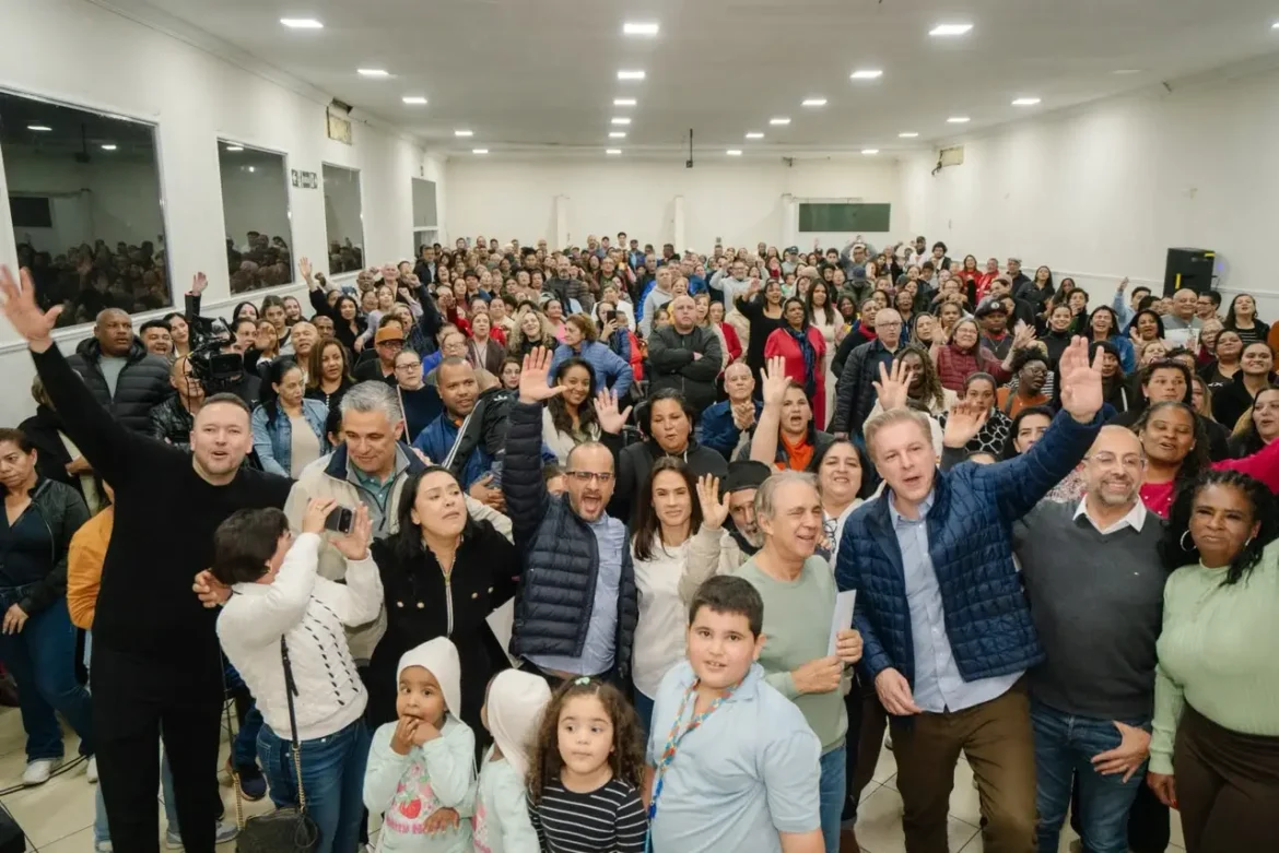 Levi Gobert reúne apoiadores em encontro com Bruna Furlan e Igor Soares em Barueri